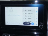 【ディスプレイオーディオ】スマートフォンとの連携で、いつものアプリや音楽を大画面で快適に楽しめます!ナビアプリの利用やハンズフリー通話にも対応し、ドライブをもっと便利で楽しい時間にしてくれます♪