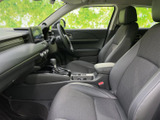 運転しやすい視界設計が、運転の負担を軽減します。操作性にも優れており、快適なドライブをサポートします。
