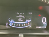 洗練されたデザインのメーターパネルが、運転の楽しさを引き立てます。見やすい表示で、必要な情報をスムーズに確認できます。