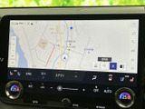 見やすい地図表示で、スムーズなナビゲーションを実現。周辺情報も確認でき、初めての道でも安心です。