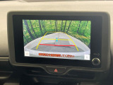 【バックカメラ】駐車時に後方がリアルタイム映像で確認できます。大型商業施設や立体駐車場での駐車時や、夜間のバック時に大活躍!運転スキルに関わらず、今や必須となった装備のひとつです!