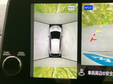 後方の状況を画面で確認できるので、安全な駐車操作をサポートします。狭い場所でもスムーズに駐車できます。運転初心者の方にもおすすめです。