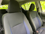 後席からの眺めも良好。車内での会話も弾み、楽しいドライブを演出します。