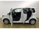 開口部が広く、乗り降りのしやすいお車です