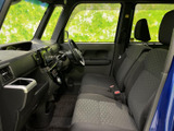 シンプルな操作性で、誰でも簡単に運転できます。運転席からの眺めも良く、安全運転をサポートします。