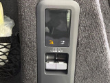 電子制御エアサスペンション 走行中や停車時に車高を上げ下げすることで、多用途性を高めます。乗員の乗り降りの際やトランクに荷物などを積み込むときにも便利です。