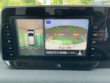 上から丸見えアラウンドビュー!車を真上から見下ろした様な映像を映し出すアラウンドビューモニター。これで車庫入れもラクラク。