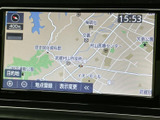 高精細な地図表示で、目的地までスムーズに案内してくれます。渋滞情報もリアルタイムで確認できるので安心です。