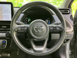 握りやすいステアリングで、快適なドライビングを実現。操作性も高く、スムーズな運転をサポートします。長距離運転でも疲れにくい設計です。