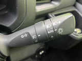 操作しやすいウインカーレバーで、スムーズな車線変更をサポート。オートリターン機能も搭載し、安全な運転をアシストします。快適な運転体験を。