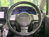 【純正革巻きステアリング】上質な革を使用することで、手にしっかり馴染みとても運転しやすいハンドルです♪