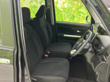 運転席からの視界は広く、運転操作もスムーズに行えます。座り心地の良いシートで、長距離ドライブも快適です。快適な空間です。