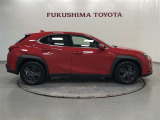 【まるごとクリーニング】シートを取り外し、車内を徹底洗浄。隅々まで丁寧に仕上げています。