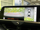 後方の安全確認をサポートし、狭い場所でもスムーズな駐車を可能にします。運転に自信がない方にもおすすめです。