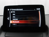 Bluetoothに接続することで、スマートフォンに入っている音楽アプリを車内で楽しめたり、通話が出来ます♪