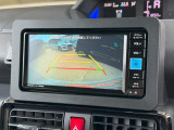 バックカメラもついてて駐車も安心♪