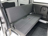 居心地の良い後席空間が乗員に深いくつろぎをもたらします。