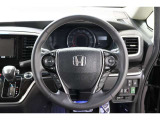 操作性に優れた運転席となります!小物入れや各ボタンの配置にこだわり、使いやすいです!座り心地もよく視認性も良好なのでロングドライブもお任せ下さい!