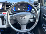 インテリアに合わせたデザインのステアリングは、運転される方のことも考え、運転しやすい形状、大きさです。是非一度、実際に触ってお確かめください。