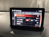 車線逸脱警報システムは、走行中にカメラで車線を検知して、自車が車線から逸脱する可能性があると判断した場合に、警報によりドライバーに通知します。