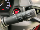 操作しやすいウインカーレバーは、スムーズな車線変更をサポートします。直感的な操作感で、安全運転をアシストします。