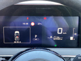 見やすいメーターパネルで、運転に必要な情報を的確に把握できます。洗練されたデザインも魅力です。安全で快適なドライブをサポートします。