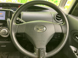 握りやすいステアリング形状で、運転操作をサポートします。操作性も良く、快適なドライビングを味わえます。