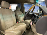 運転席も広々としており運転しやすい環境を実現しています☆