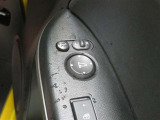 電動格納ミラー! スイッチひとつでミラーを畳めます。