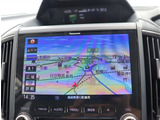 『1台』のお車に対して、3名体制で日々議論を重ね仕入れを行っております。