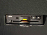 ETCカードを挿入することで高速道路をキャッシュレスで通行。ETCスマートインターチェンジやETC専用インターチェンジが利用できたり、とても便利なアイテムです!保証は修理保証のみとなります。