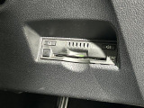 【ETC】有料道路を利用する際に料金所で停止することなく通過できる、ETC車載器(ノンストップ自動料金収受システム機器)が装備されています。セットアップを行うことで利用可能になります。