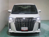 明度の高いLEDヘッドライトで、夜間の運転も安心です。