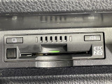 【ETC】有料道路を利用する際に料金所で停止することなく通過できる、ETC車載器(ノンストップ自動料金収受システム機器)が装備されています。セットアップを行うことで利用可能になります。