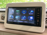 使いやすいナビ・オーディオシステムが搭載されています。運転に必要な情報を分かりやすく表示し、快適なドライブをサポートします。音楽も楽しめます。