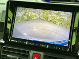 狭い場所での駐車も安心。後方の状況を画面で確認できるので、安全に駐車操作を行えます。運転に自信がない方にもおすすめです。