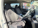 運転席シート廻りは使用感も少なく、良好な状態となっています。前オーナー様が丁寧に使っていたことがよくわかりますね。
