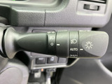 操作しやすい位置に配置されたウインカーレバーは、スムーズな車線変更をサポート。安全運転に欠かせない機能です。快適なドライビングをサポートします。