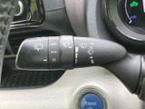 雨天時の視界を確保し、安全な運転をサポート。操作も簡単で、状況に合わせて細かく調整できます。悪天候時でも安心です。