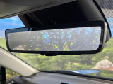 【デジタルインナーミラー】後席の大きな荷物や同乗者で後方が確認しづらい時でも安心!カメラが撮影した車両後方の映像をルームミラー内に表示。クリアな視界で状況の確認が可能です!