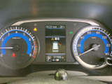 視認性の高いメーターで、運転に必要な情報をしっかり確認できます。落ち着いたデザインが、運転に集中できる空間を演出します。
