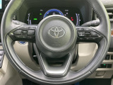 握りやすいステアリングは、運転操作を快適にします。オーディオや通話などの操作もステアリングから手軽に行え、運転に集中できます。