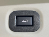 【パワーバックドア】スマートキーや運転席のボタンを押すだけでリアゲートが自動で開閉します!荷物を持っている時や、高い位置にあるバックドアを閉める際に便利な機能です♪