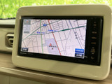 見やすい地図画面で、目的地までスムーズに案内してくれます。初めての場所でも安心して運転できます。ドライブのストレスを軽減してくれます。