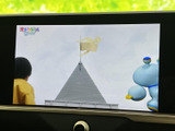 停車中には、お気に入りの番組や映像を楽しめます。長距離移動も退屈知らずの快適空間を提供します。