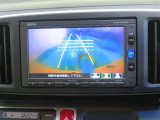 車両後方の映像を映すバックモニター。進路を確認しながら安全に車庫入れできます。