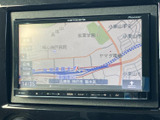 運転に集中できる高精細な地図画面。スムーズなナビゲーションで、目的地まで安心してお届けします。道に迷う心配もありません。