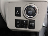 電子カードキーをポケットやバッグの中に入れておいたままでも、ブレーキを踏みながらボタンを押すだけで、スマートにエンジンスタートできます♪