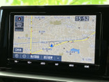 詳細な地図情報で、目的地までスムーズに。渋滞情報も確認でき、最適なルートを提案してくれます。長距離移動も安心ですね。
