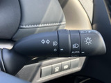 操作しやすい位置に配置されたウインカーレバー。スムーズな操作で、安全な車線変更をサポートします。直感的に使える設計です。